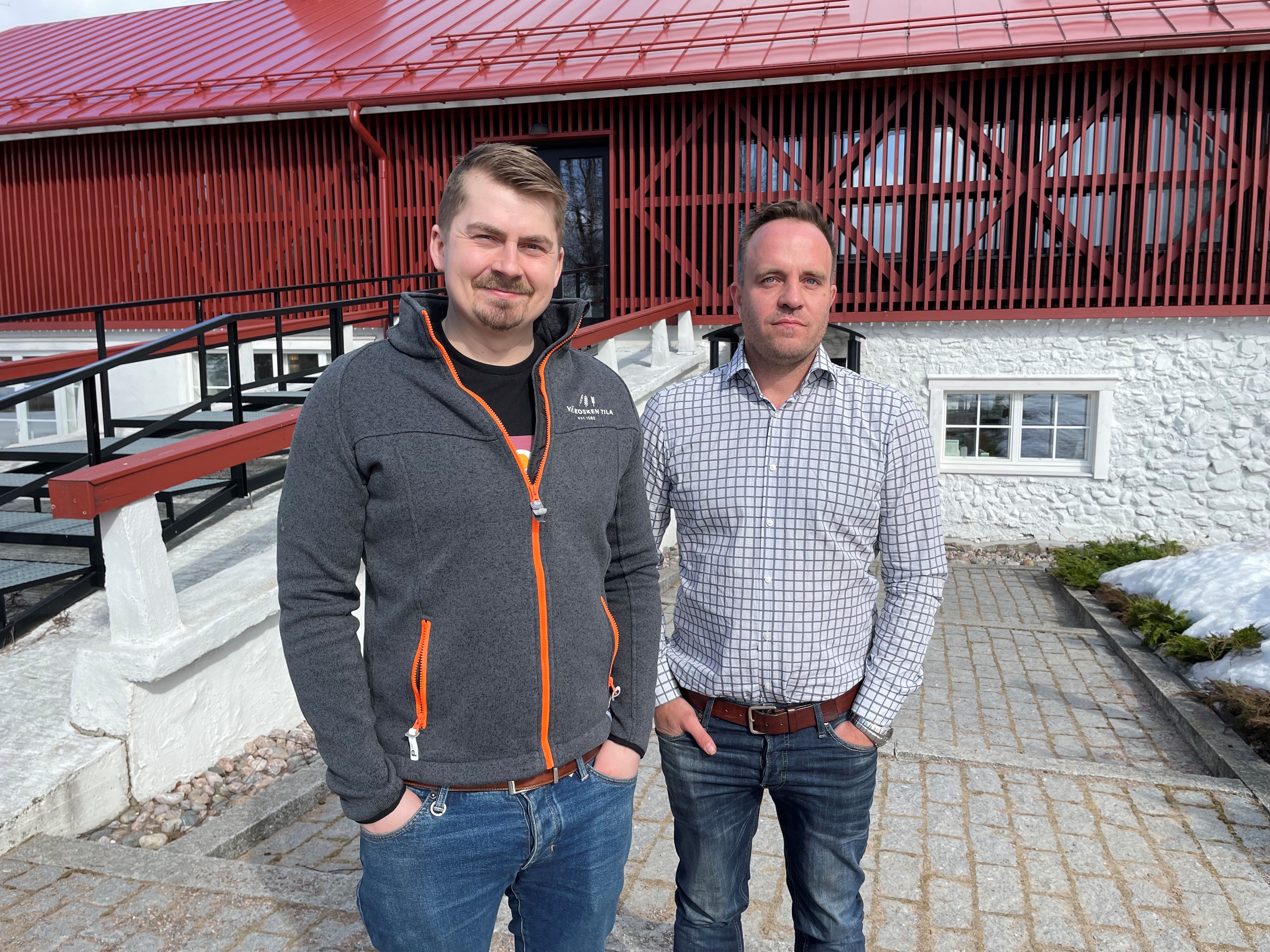 Tuomas Välikoski (vas.) ja Markku Puska ovat tuoreita uuden Yara N-Sensorin omistajia.