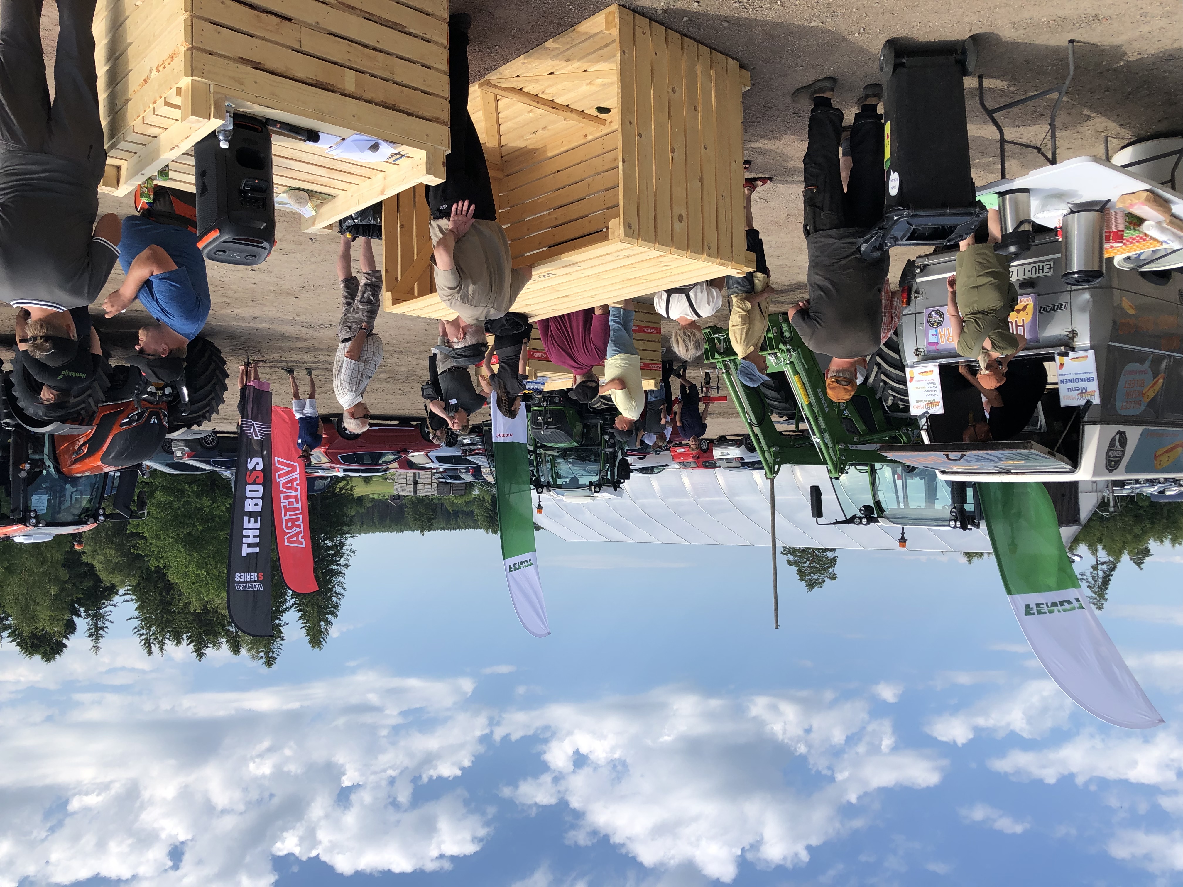 Pellonpiennarpäivä järjestettiin 28.6. klo 10-14 Skotlannin Maatalous Oy:n tilalla. Tila on tunnettu suolakurkuistaan, joita myös oli tarjolla tapahtumassa HöyryMaran lihapiurakan välissä. 